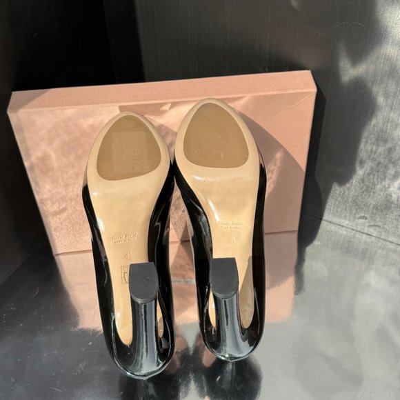 Miu Miu Black Patent Leather Curved Heel Open Toe Vernice Platform PumpsResort 2 - Picture 3 of 15